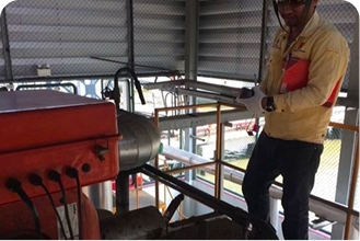 oil-worker-orange-uniform-helmet-working-with-pipe-wrench-near-oil-pump-jack 1 (3)